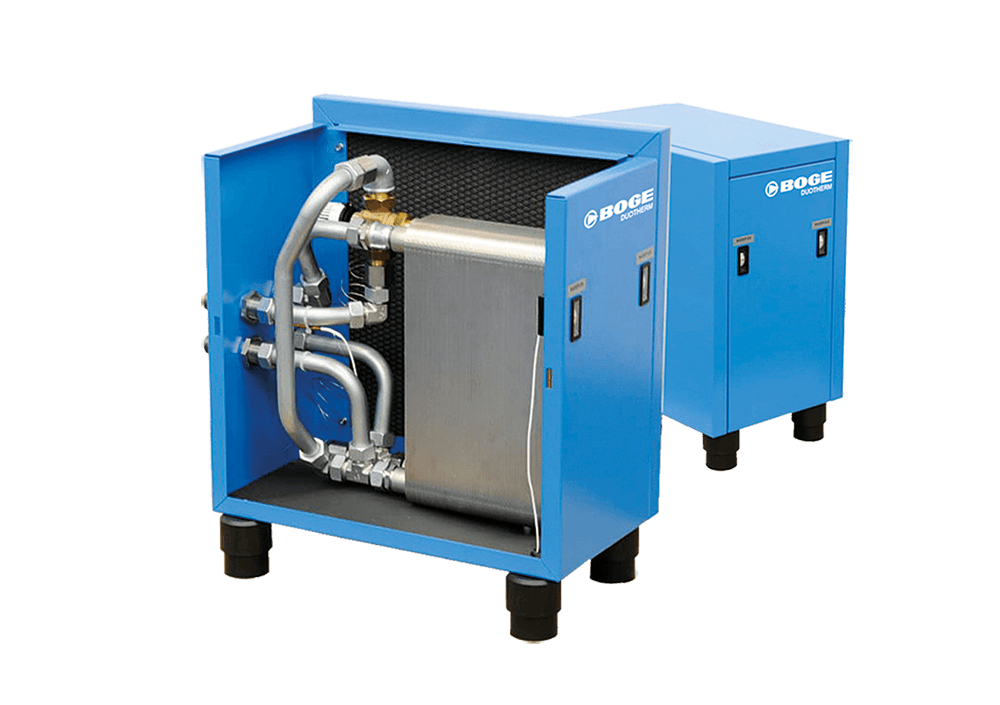 Zwei BOGE Duotherm Produkte zur Waermerueckgewinnung mit geoeffneter Haube und Innensicht