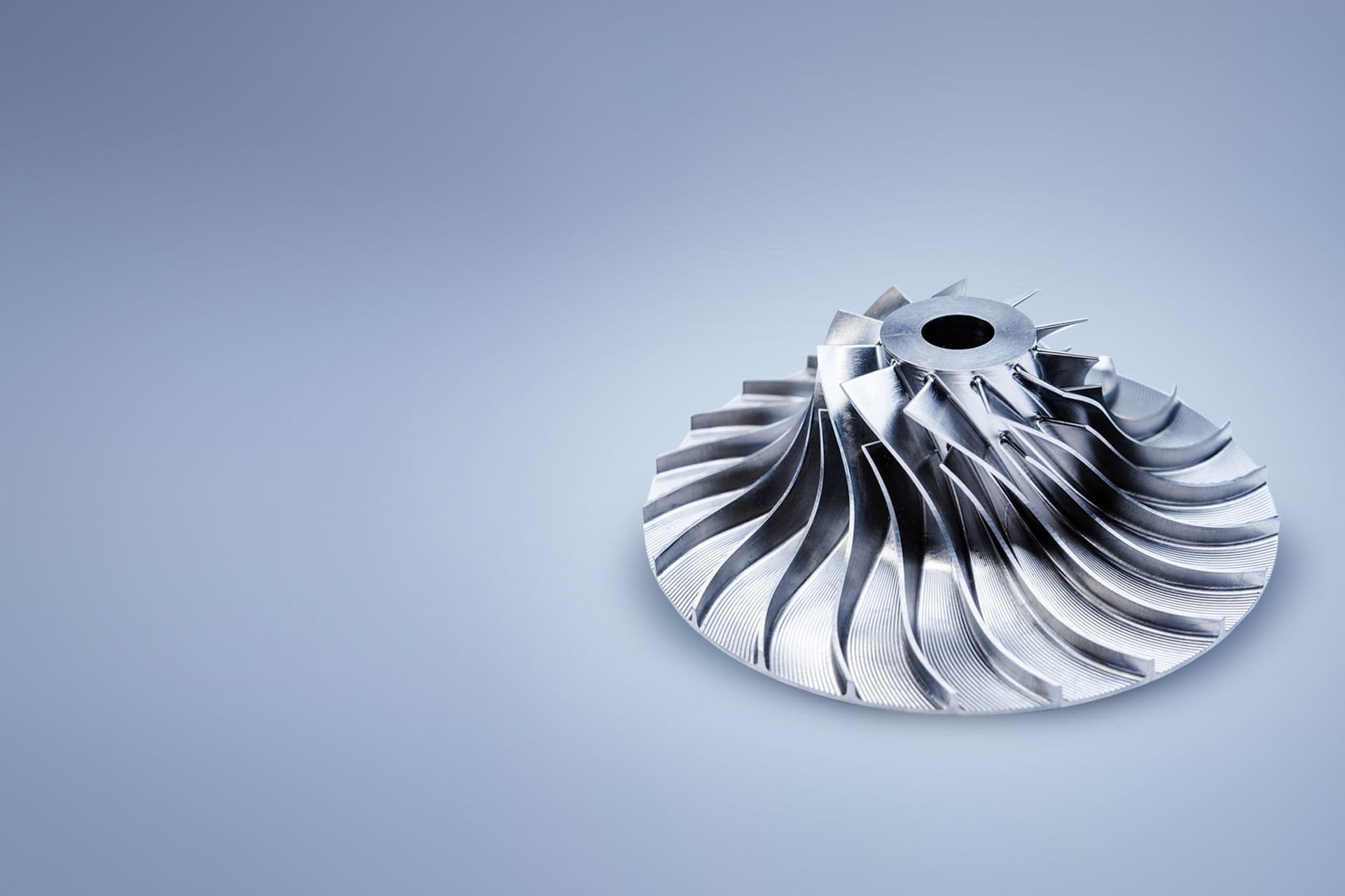 BOGE Turbokompressor Verdichter auf grauem Hintergrund